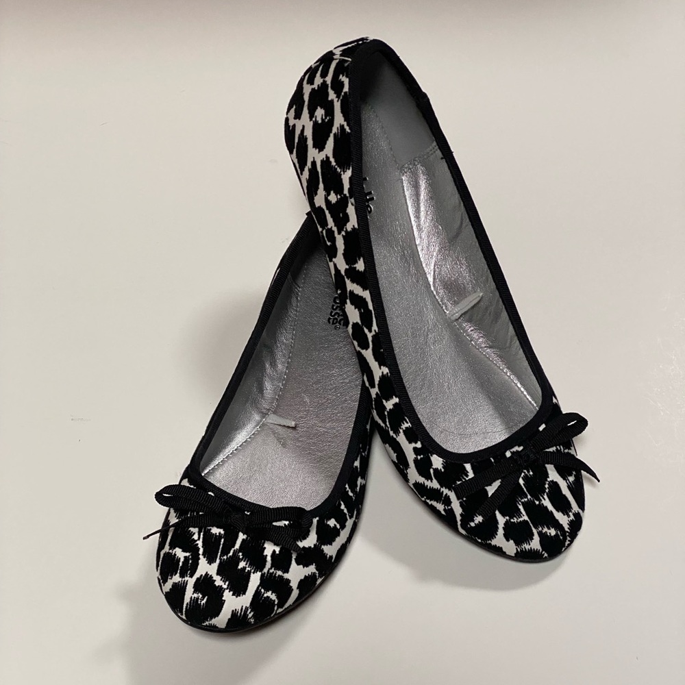 SOLD - NEW Charlotte Russe Leopard Print Flats - Picture 1 of 6